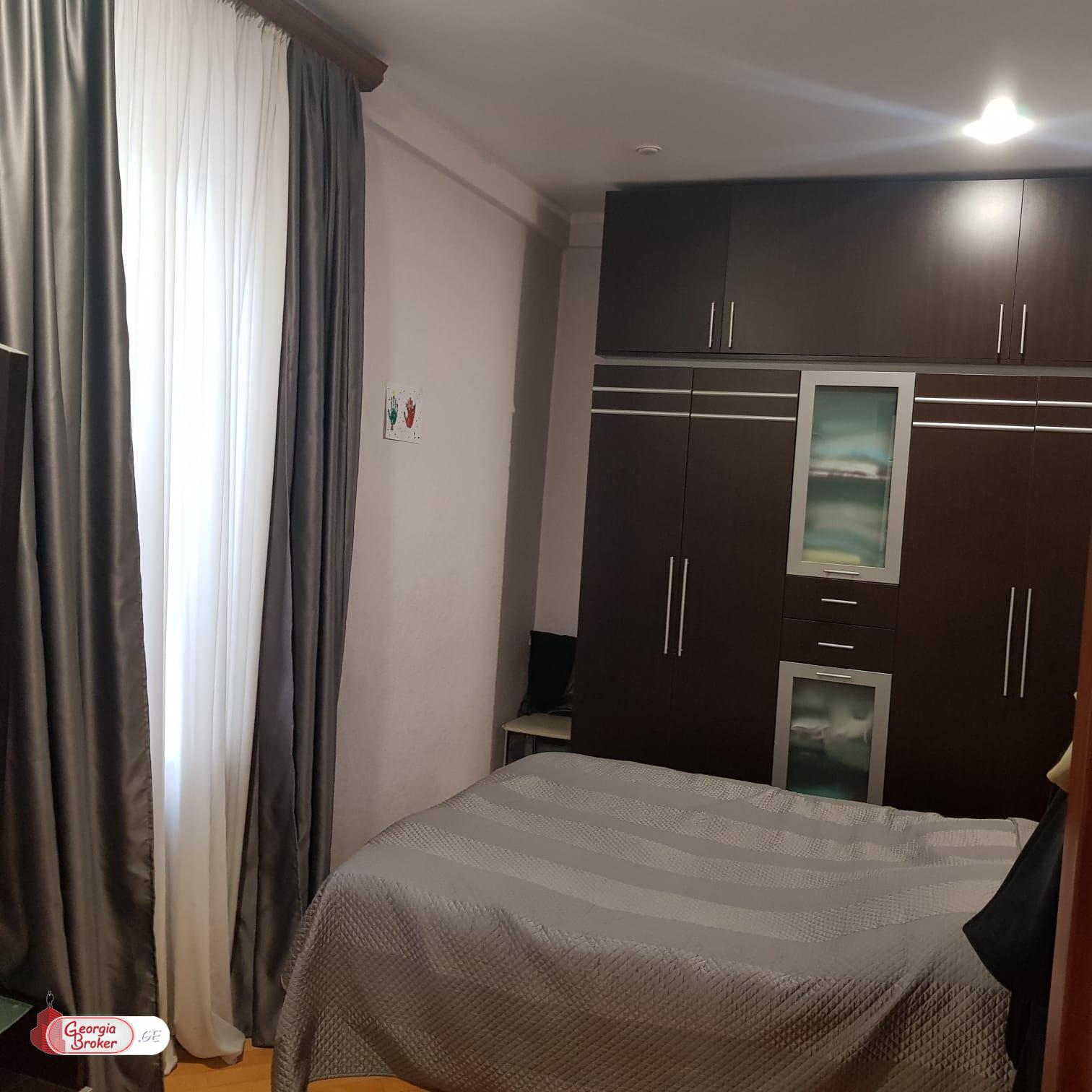 продается квартира с новым ремонтом 3-комнаты